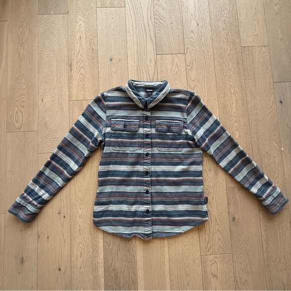 Patagonia Tops - Patagonia Women’s Striped Blue and Grey Organic Cotton Shirt Size XS